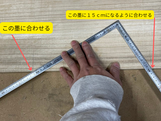 差し金で３０°と６０°に墨を出す方法