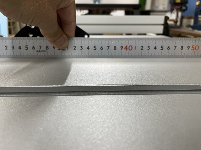 テーブルソーのテーブルの平面精度を確認