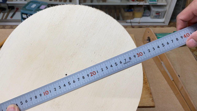 切り出した円の直径を測る